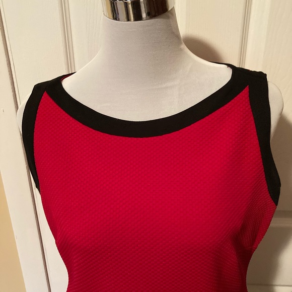 Red sleeveless dress, perfect for the Holidays! - Picture 2 of 9